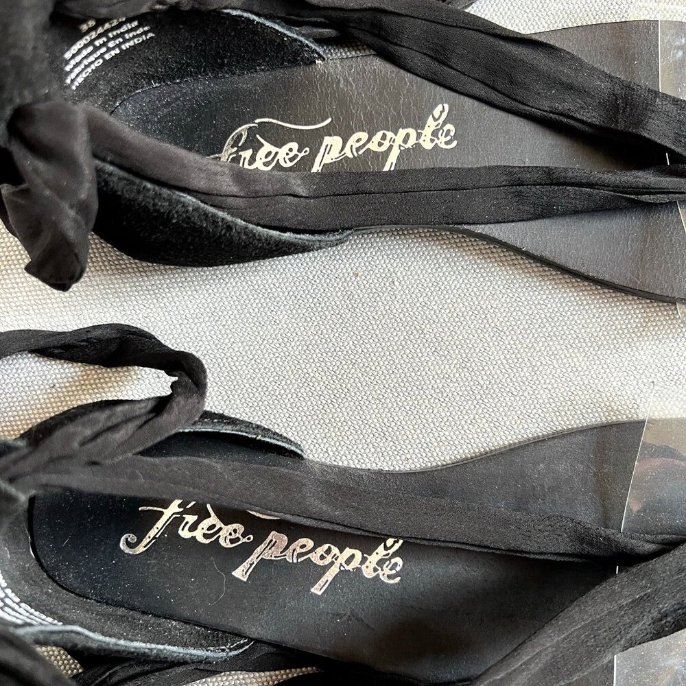 FREE PEOPLE $80 Black Barcelona Tie Sandals 38 Boho Suede Ankle Wrap Flat - Picture 6 of 8